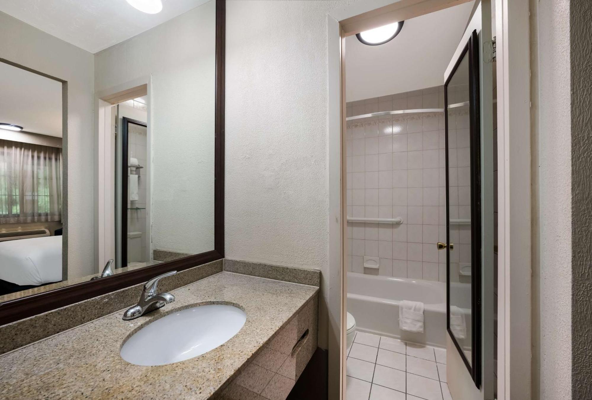 Surestay Plus By Best Western Woodbury Inn Exteriör bild